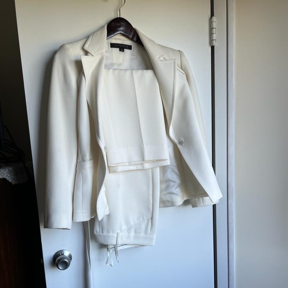 Anne Klein pant suit - Picture 2 of 7